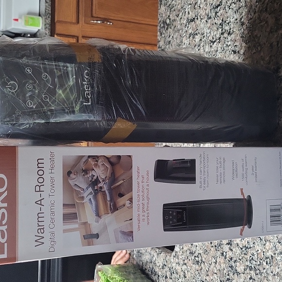 Lasko Warm A Room Digital Ceramic Tower Heather new in box w/remote control - Picture 9 of 12